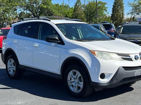 Used 2015 Toyota RAV4 LE AWD/4WD image 3