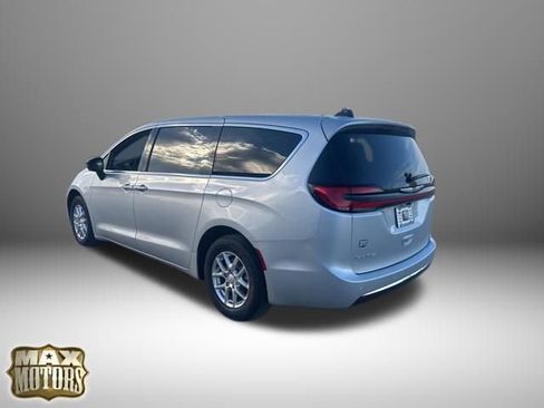New 2026 Chrysler Pacifica Select image 7