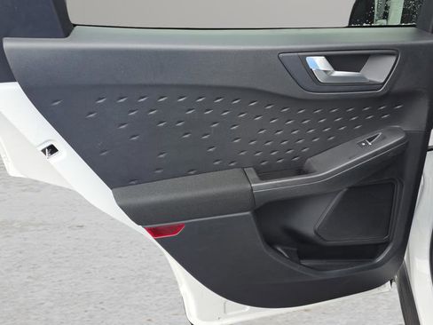 Used 2020 Ford Escape SE image 12