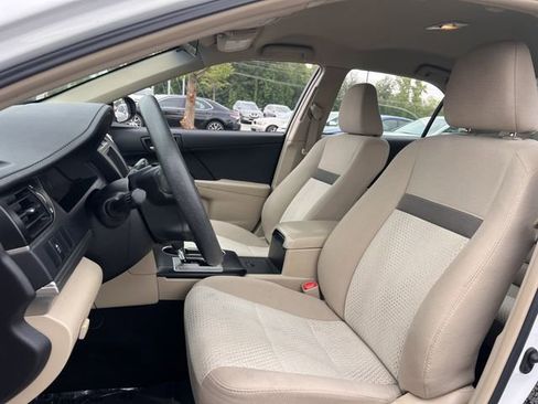 Used 2014 Toyota Camry LE FWD image 12
