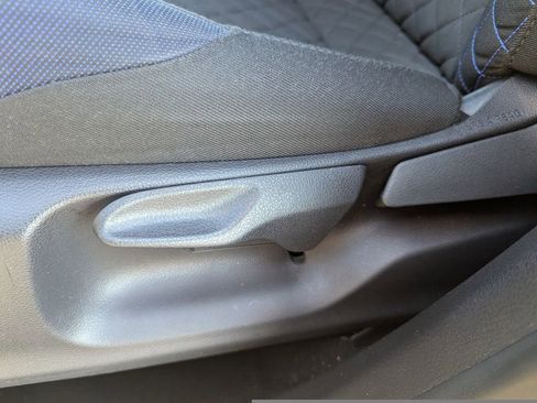 Used 2022 Toyota C-HR XLE image 17