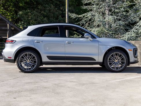 Certified 2026 Porsche Macan AWD/4WD image 11