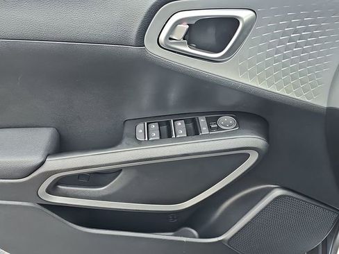 Used 2025 Kia Soul S image 22