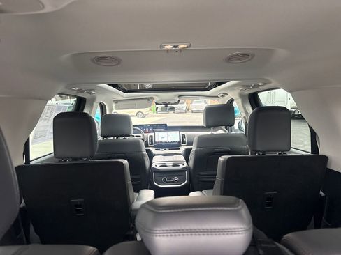 Used 2025 Ford Expedition Max Active image 16