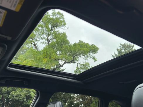 Used 2025 Subaru Forester Limited image 29