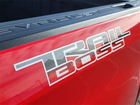 Used 2021 Chevrolet Silverado 1500 LT Trail Boss w/ Bed Protection Package image 8