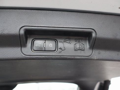 Used 2020 Ford Explorer XLT w/ Equipment Group 202A AWD/4WD image 19