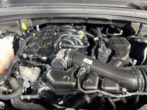 Used 2023 Jeep Grand Cherokee L Limited AWD/4WD image 31