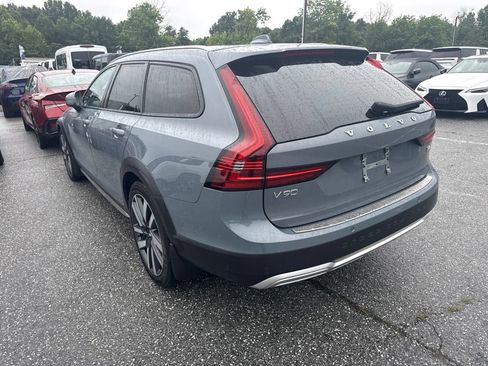 Used 2023 Volvo V90 B6 Cross Country Ultimate AWD/4WD image 5