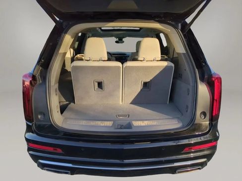 Used 2023 Cadillac XT6 Premium Luxury w/ Technology Package AWD/4WD image 24