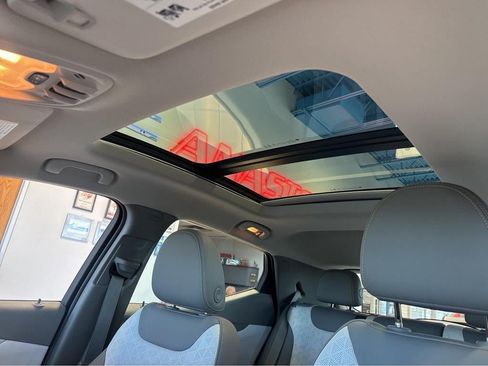Used 2023 Chevrolet Bolt EUV Premier w/ Sun & Sound Package FWD image 18