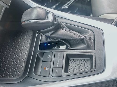Used 2019 Toyota RAV4 XLE Premium FWD image 16