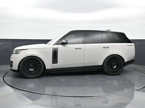 Used 2025 Land Rover Range Rover SV AWD/4WD image 4