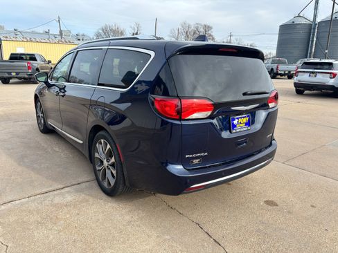 Used 2017 Chrysler Pacifica Limited w/ UConnect Theater Package image 6