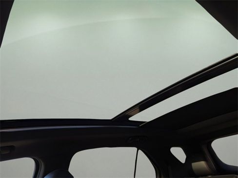 Used 2022 Chevrolet Equinox RS w/ RS Leather Package image 23