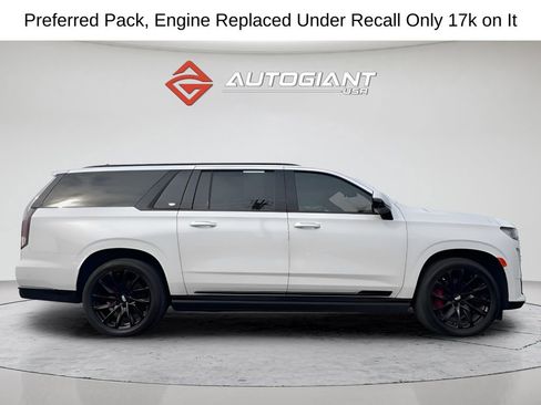 Used 2022 Cadillac Escalade ESV Sport Platinum w/ LPO, ONYX Package image 8