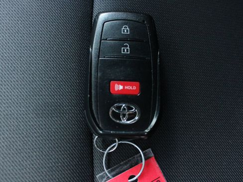 Used 2025 Toyota Tacoma SR5 AWD/4WD image 41