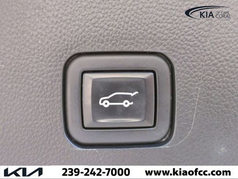 Used 2021 Chevrolet Traverse LT image 13