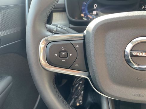 Used 2025 Volvo XC40 B5 Plus image 14