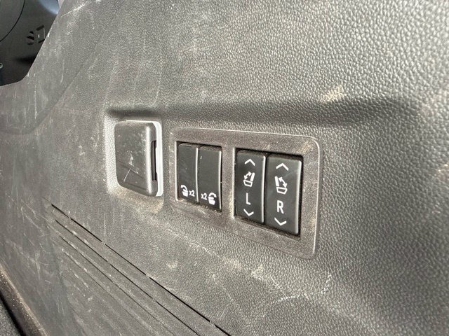 Used 2024 GMC Yukon XL Denali w/ Advanced Technology Package AWD/4WD image 10