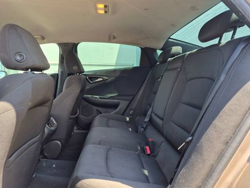 Used 2018 Chevrolet Malibu LT FWD image 23