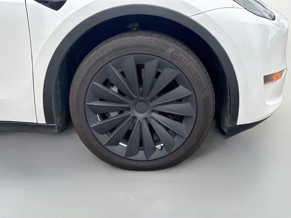 Used 2023 Tesla Model Y Long Range AWD/4WD image 14