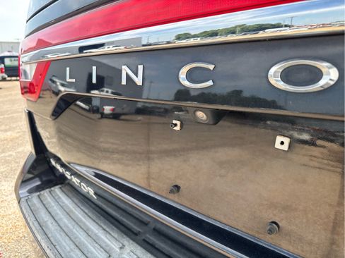 Used 2015 Lincoln Navigator 2WD image 18