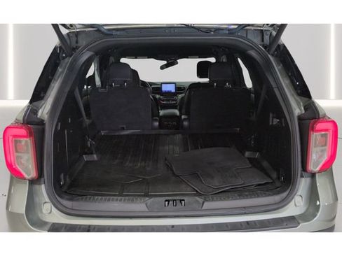 Used 2020 Ford Explorer XLT w/ Equipment Group 202A AWD/4WD image 22