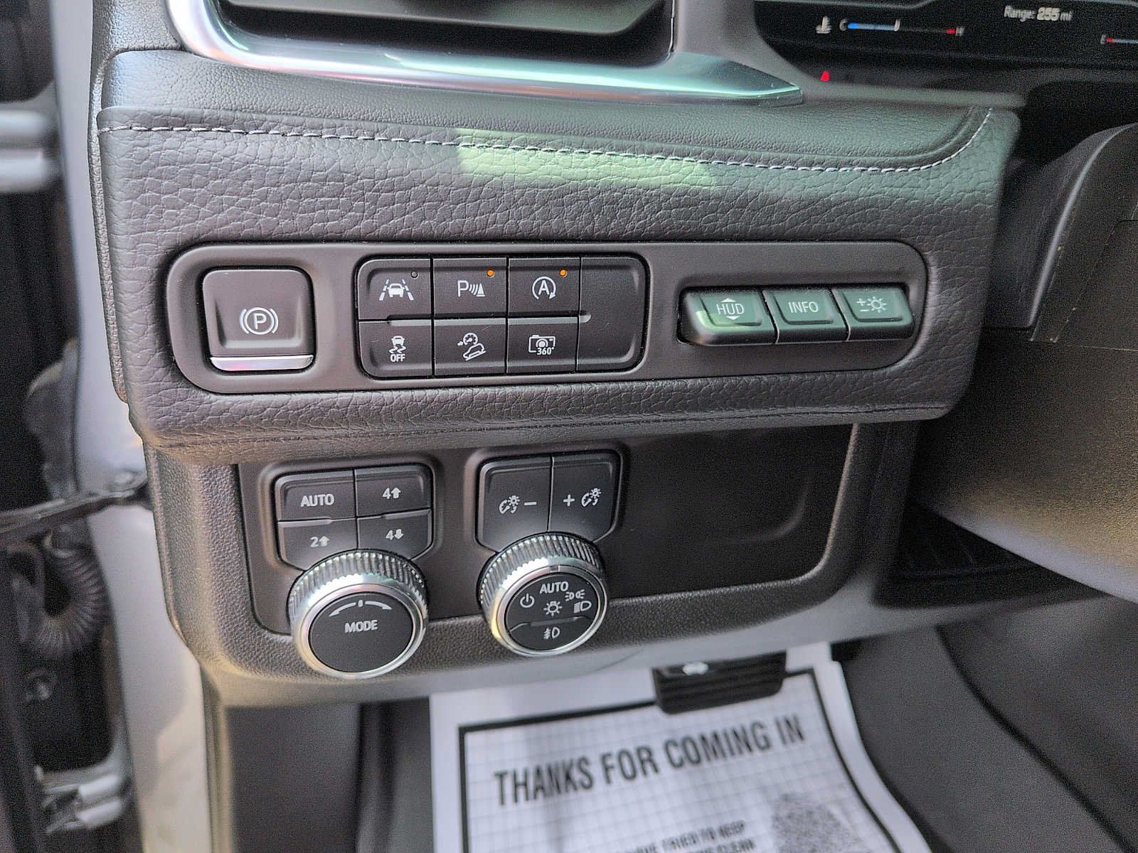 Used 2023 GMC Yukon XL Denali AWD/4WD image 17