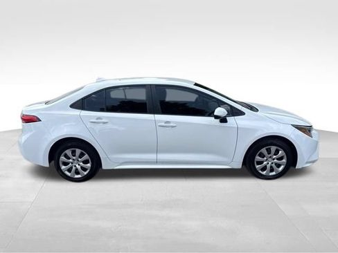 Used 2025 Toyota Corolla LE w/ Convenience Package FWD image 6