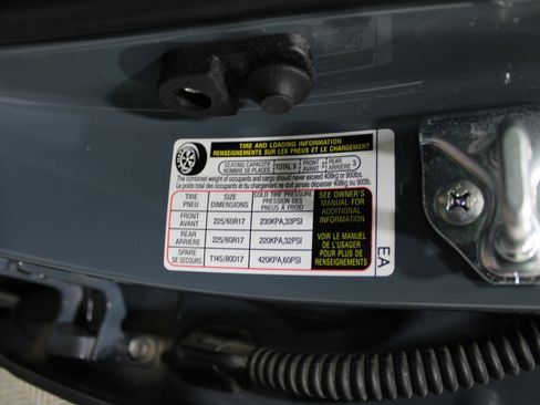 Used 2025 Subaru Crosstrek 2.0i Premium image 38