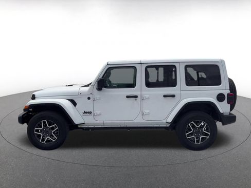 Used 2025 Jeep Wrangler Unlimited Sahara AWD/4WD image 9
