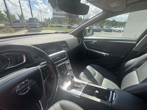 Used 2018 Volvo V60 T5 Cross Country AWD/4WD image 17