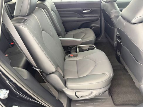 Used 2026 Toyota Grand Highlander Platinum image 28