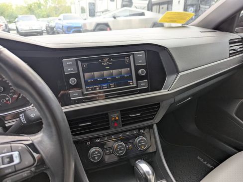 Used 2020 Volkswagen Jetta R-Line FWD image 20