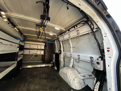 Used 2015 Chevrolet Express 2500 image 4