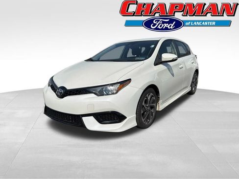 Used 2018 Toyota Corolla iM image 3