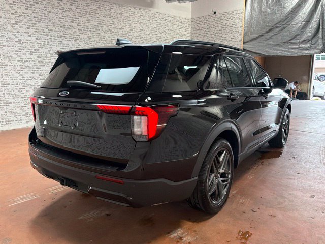 Used 2025 Ford Explorer ST-Line w/ Premium Package RWD image 7