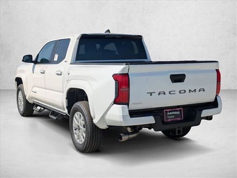 Used 2025 Toyota Tacoma SR5 AWD/4WD image 9