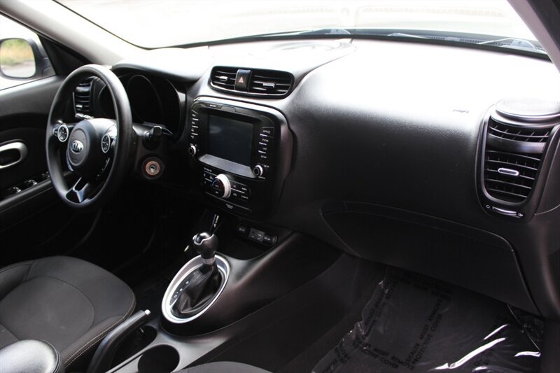 Used 2018 Kia Soul w/ Convenience Package FWD image 17
