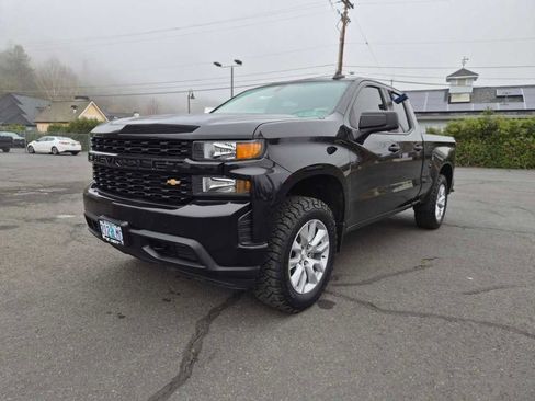 Used 2019 Chevrolet Silverado 1500 Custom w/ Custom Value Package image 1