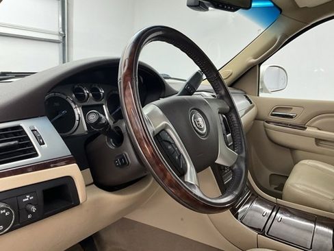 Used 2014 Cadillac Escalade ESV Premium image 18