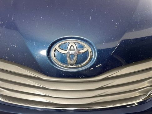 Used 2011 Toyota Sienna XLE image 9