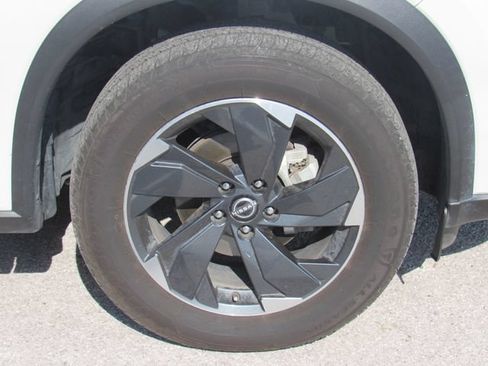 Used 2024 Nissan Rogue SV AWD/4WD image 12
