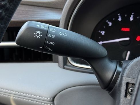 Used 2019 Toyota Avalon XLE image 23