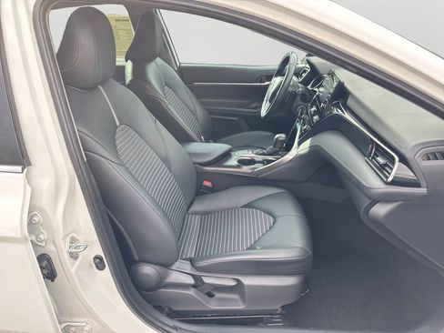 Used 2022 Toyota Camry SE FWD image 12