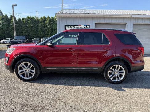 Used 2017 Ford Explorer XLT w/ Equipment Group 202A AWD/4WD image 8