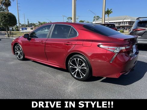 Used 2018 Toyota Camry SE image 4