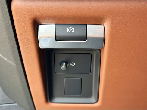 New 2026 Land Rover Defender 110 OCTA AWD/4WD image 36