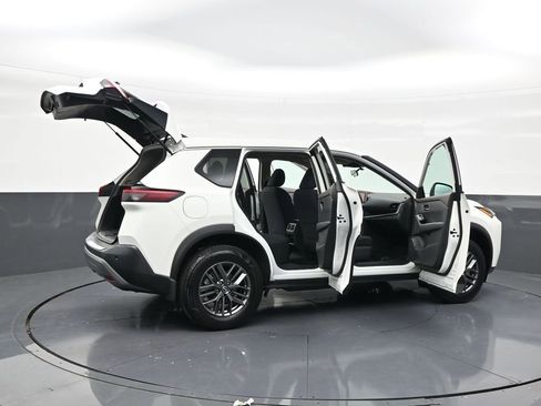 Used 2023 Nissan Rogue S FWD image 29